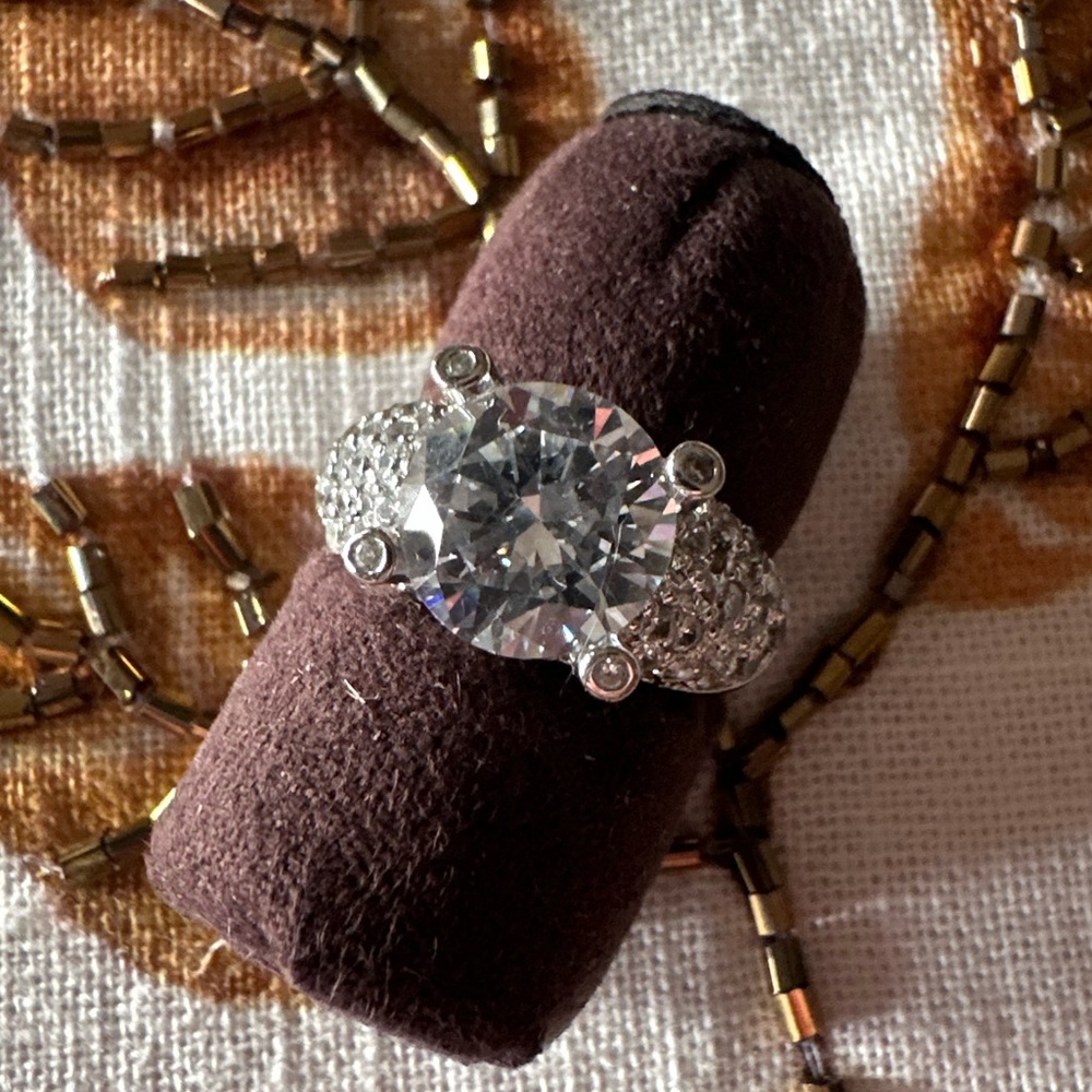 Absolute Solitaire diamond Ring - Picture 5 of 11
